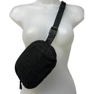 Vera Bradley Woodward Black Sherpa Fleece Small Belt Bag Fanny Pack Crossbody